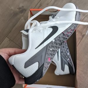 NIB Nike Metcon 4 - White/ Black Gunsmoke